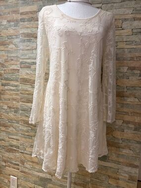 Forever 21 Cream Lace Long-Sleeve Swing Dress L